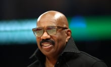 steve harvey in sunglasses