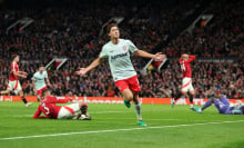 Sam Lammers of FC Twente celebrates