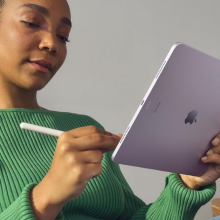 woman using the apple ipad air 