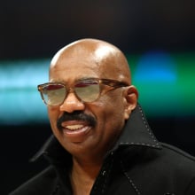 steve harvey in sunglasses