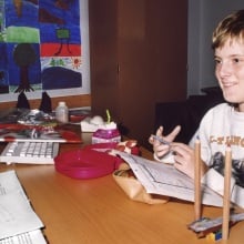 Mats Steen playing video games in "The Remarkable Life of Ibelin."