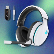 Wireless gaming headset