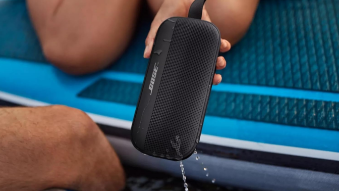 Bose soundlink flex speaker in water 