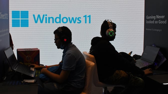 Windows 11 logo and gamers