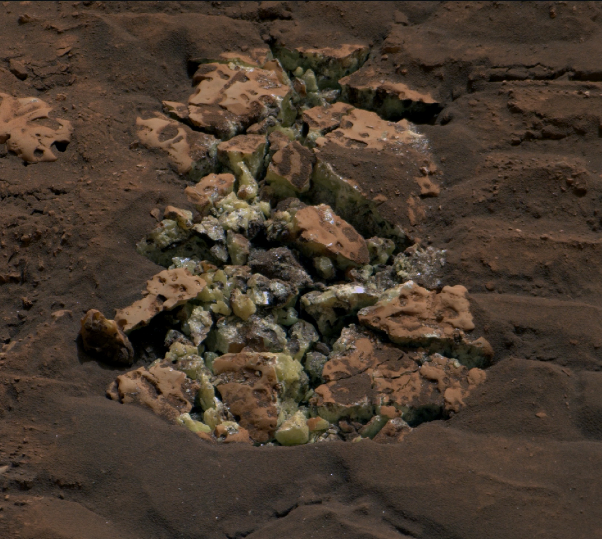 Curiosity exposing yellow pure sulfur crystals